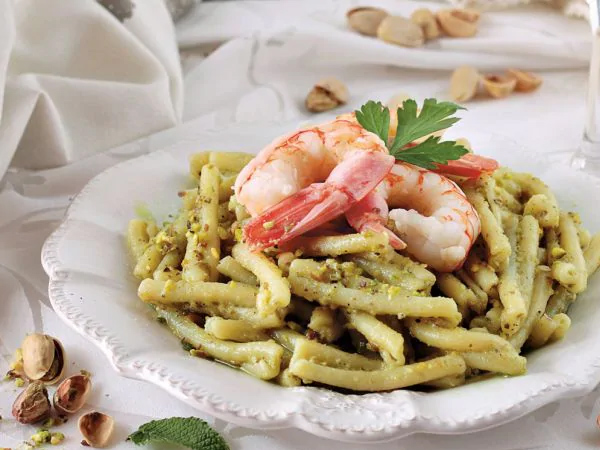 Casarecce  al pesto e gamberetti